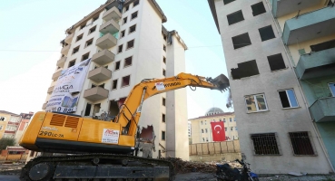 YENİ KENTSEL DÖNÜŞÜM PROJEMİZ İÇİN YIKIM YAPILDI